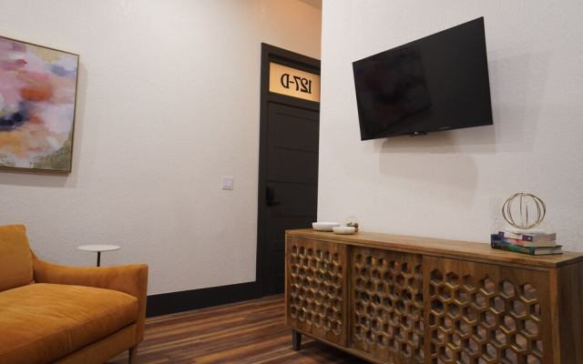 Brick Street Hotel