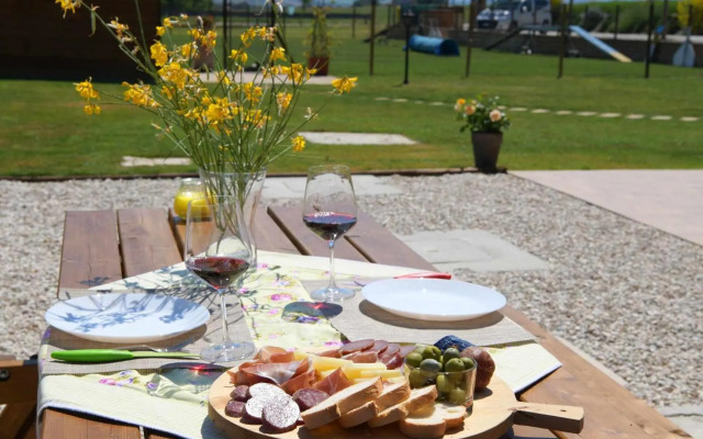 Casa Montefiore 13 LT nella tranquilla campagna Marchigiana