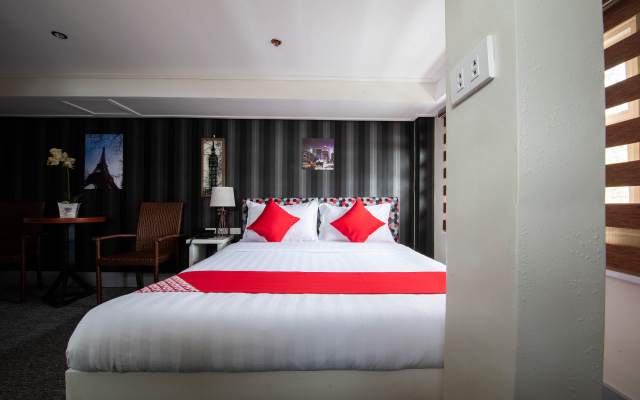 OYO 492 Sunset View Ridge Residences