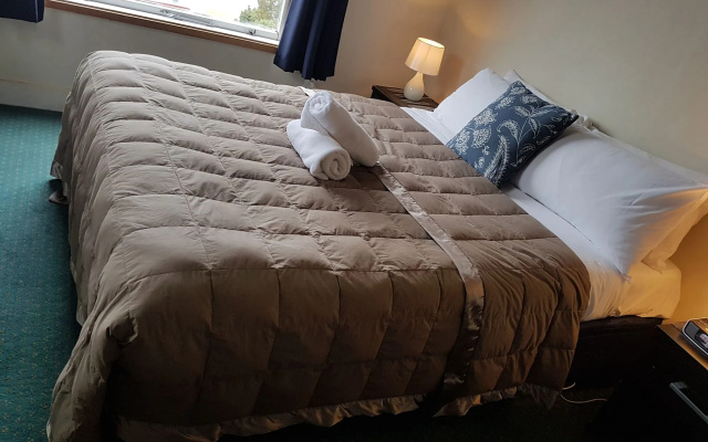 Lakeview Colonial Motel