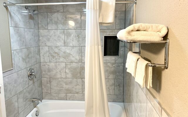 Hometowne Inn & Suites