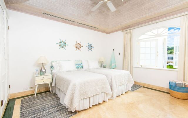 Old Trees 7 - Bella Vista by Blue Sky Luxury
