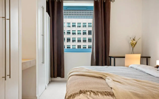 Discovery Dock Apartments East