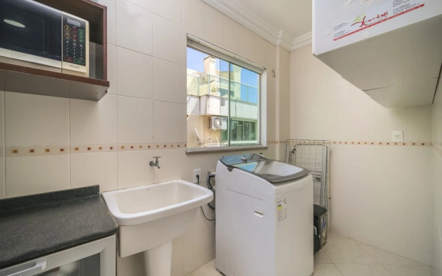 896 - Cobertura com piscina e vista mar
