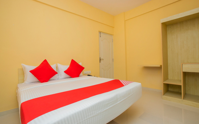 OYO 10522 Varcity Emerald