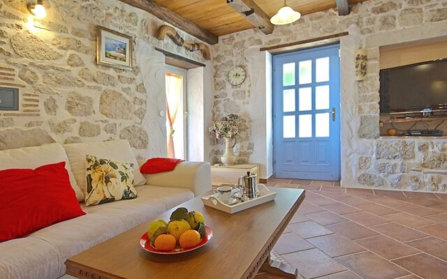 Beautiful Holiday Home in Dracevac With Terrace