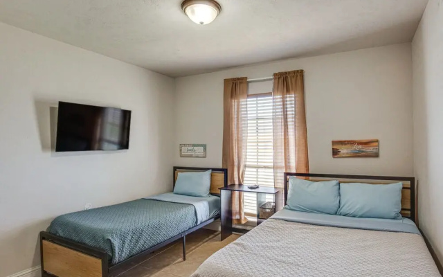 < 1 Mi to Lake Ray Hubbard: Home w/ Patio!