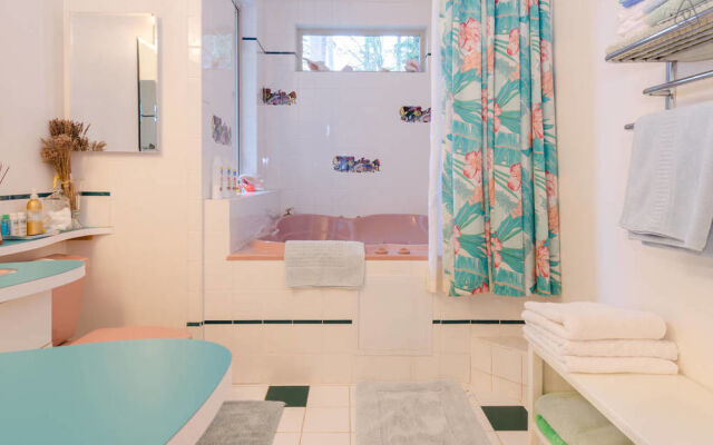 Auberge de Seattle, French Country Inn