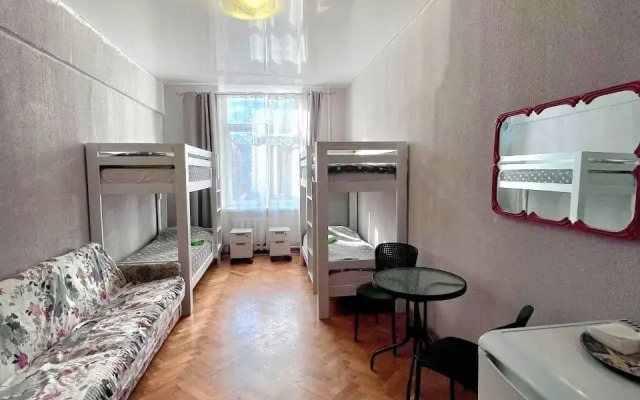 Меблированная комната Family House (Фэмили Хаус) на Красной