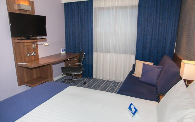 Holiday Inn Express London Heathrow T5, an IHG Hotel