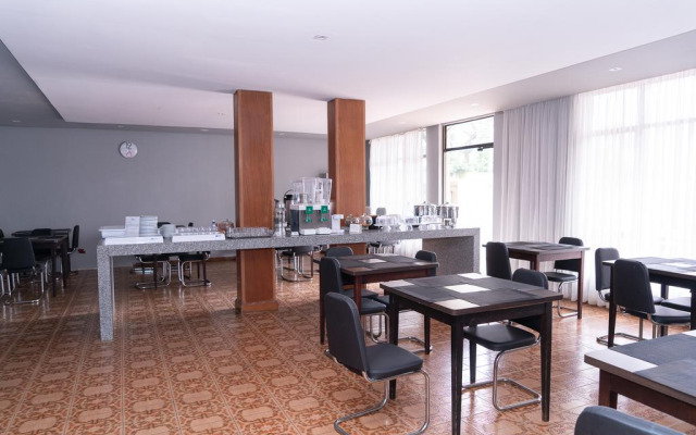 Riviera Hotel