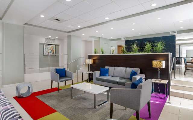 Best Western Plus Commerce Hotel