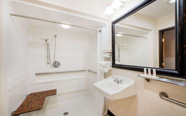 Baymont Inn & Suites