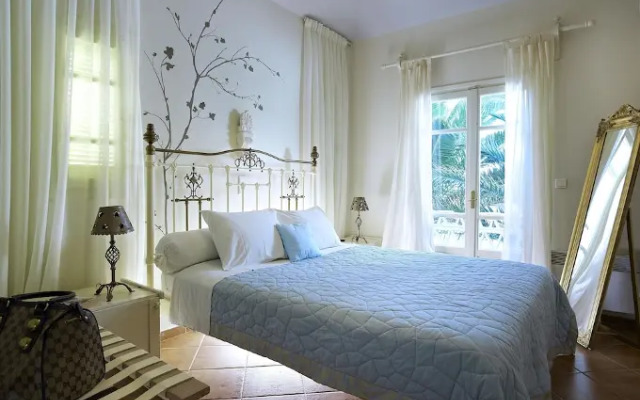 Paradisso Luxury Beach Villas