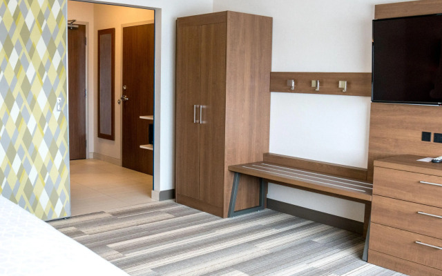 Holiday Inn Express & Suites Brandon by IHG
