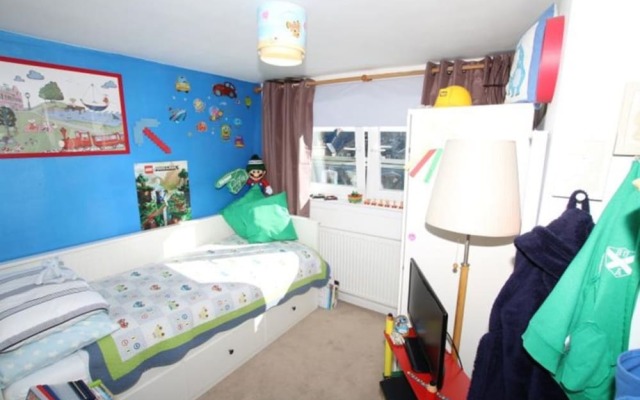 3 Bedroom Flat Near Leith