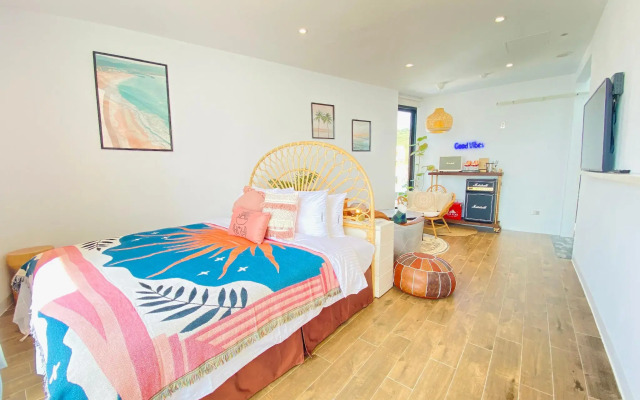 Minimi Inn - SailRock Beach House