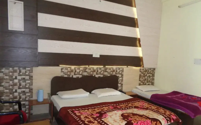 Goroomgo Hotel Ishan Katra
