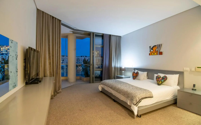 Waterfront Village Aparthotel