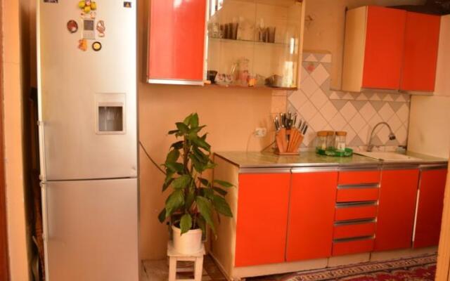 House on Zhordaniya 10