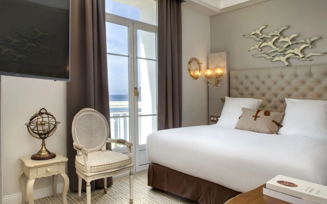 Grand Hotel Des Sablettes Plage, Curio Collection By Hilton