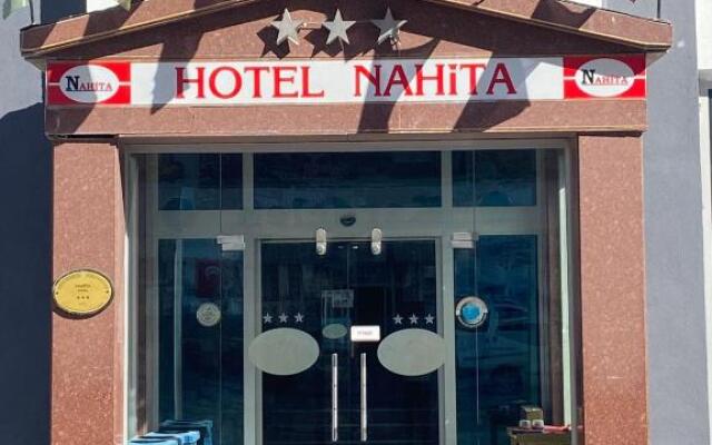 Nahi̇ta Hotel