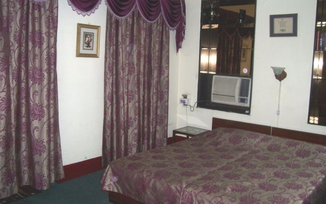 Blue Chip Guest House Kolkata – Guest Rooms – Kolkata