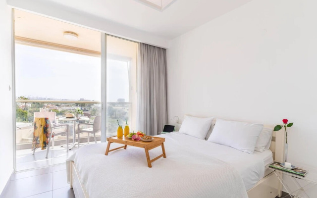 Top Tier Apartment with Swimming Pool