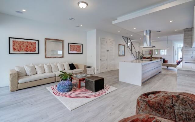 4BR Pool Townhome Duplex by Jos17
