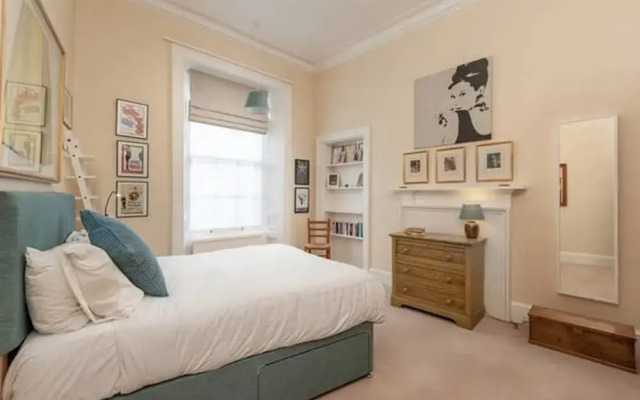 Castle View Spacious 3-bedroom Apartment