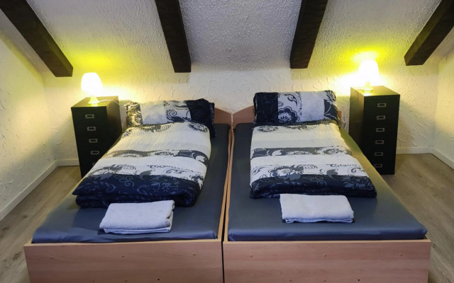 Uni, FH, Gesundheits Campus nähe, Zimmer mit Garten & Terrasse