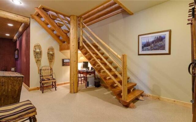 Snowdrift Cabin