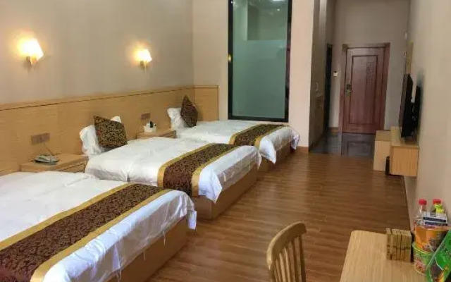 Ruili Xingyi Business Hotel