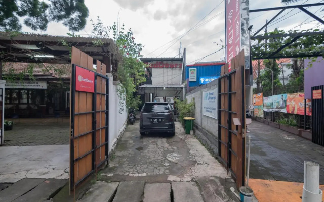 RedDoorz near Riau Junction Mall 2