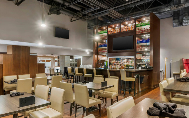 Clarion Hotel & Suites