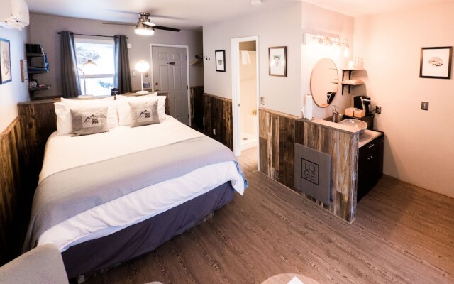 LOGE Leavenworth Riverside