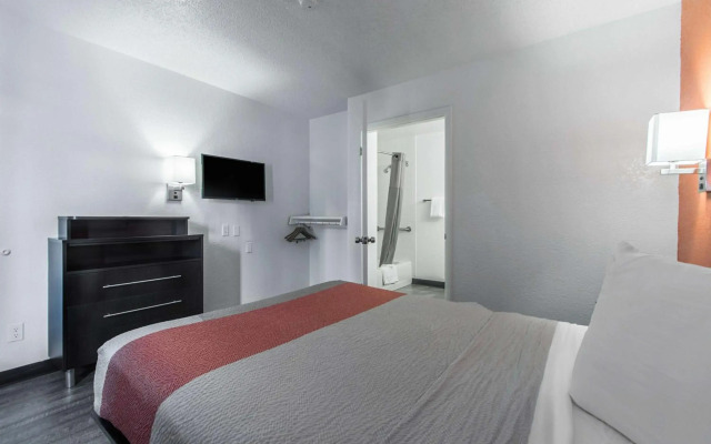 Motel 6 Norcross, GA - Atlanta Northeast