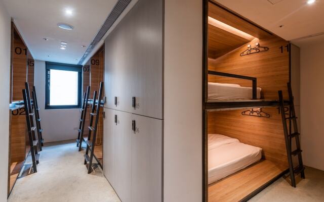 Bouti City Capsule Inn