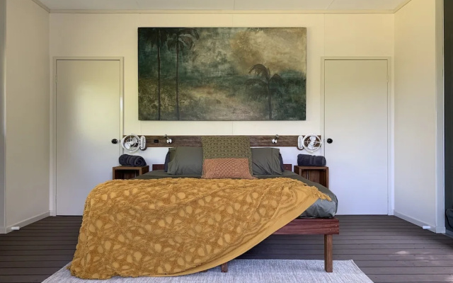 Noah Creek Eco Huts – Guest Rooms – Thornton Beach
