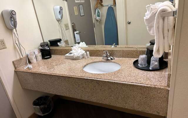 La Quinta Inn & Suites by Wyndham Orlando South