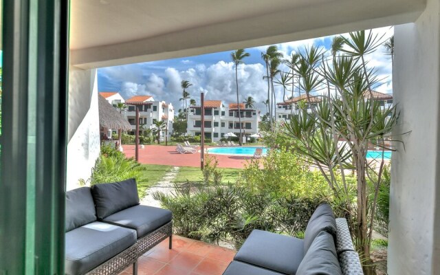Lovely apartment with direct pool access