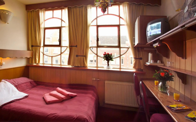 Nadia Hotel