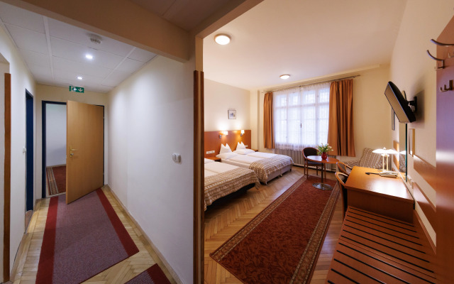 Continental Hotel-Pension