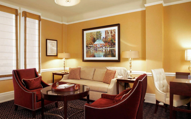 The Algonquin Hotel Times Square, Autograph Collection
