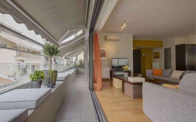 Minimal apt next to Acropolis