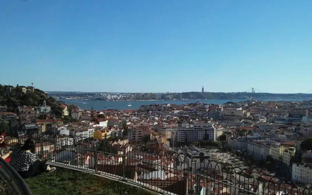 Stunning 2-bed House in Beautiful Area of Lisboa