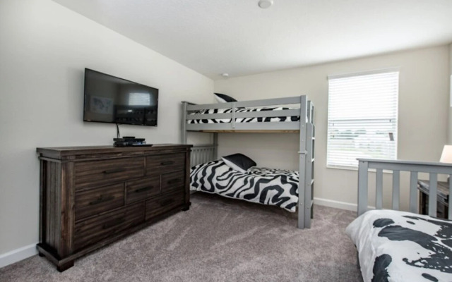 8 Bedroom 5 Bathroom Villa