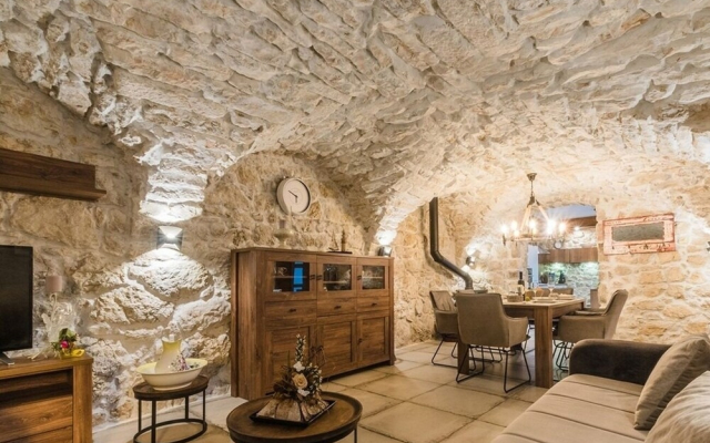 Leonarda - Luxury Stone House - H