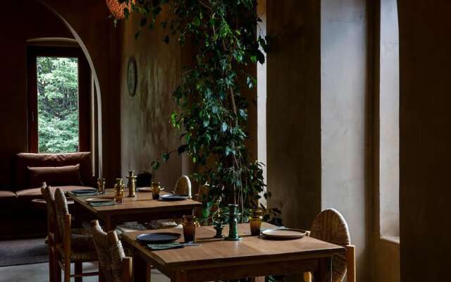 Life Gallery Hotel