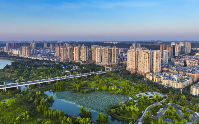 Yijia Lijing Hotel(怡家丽景酒店（遂宁中央商务区步行街店）)